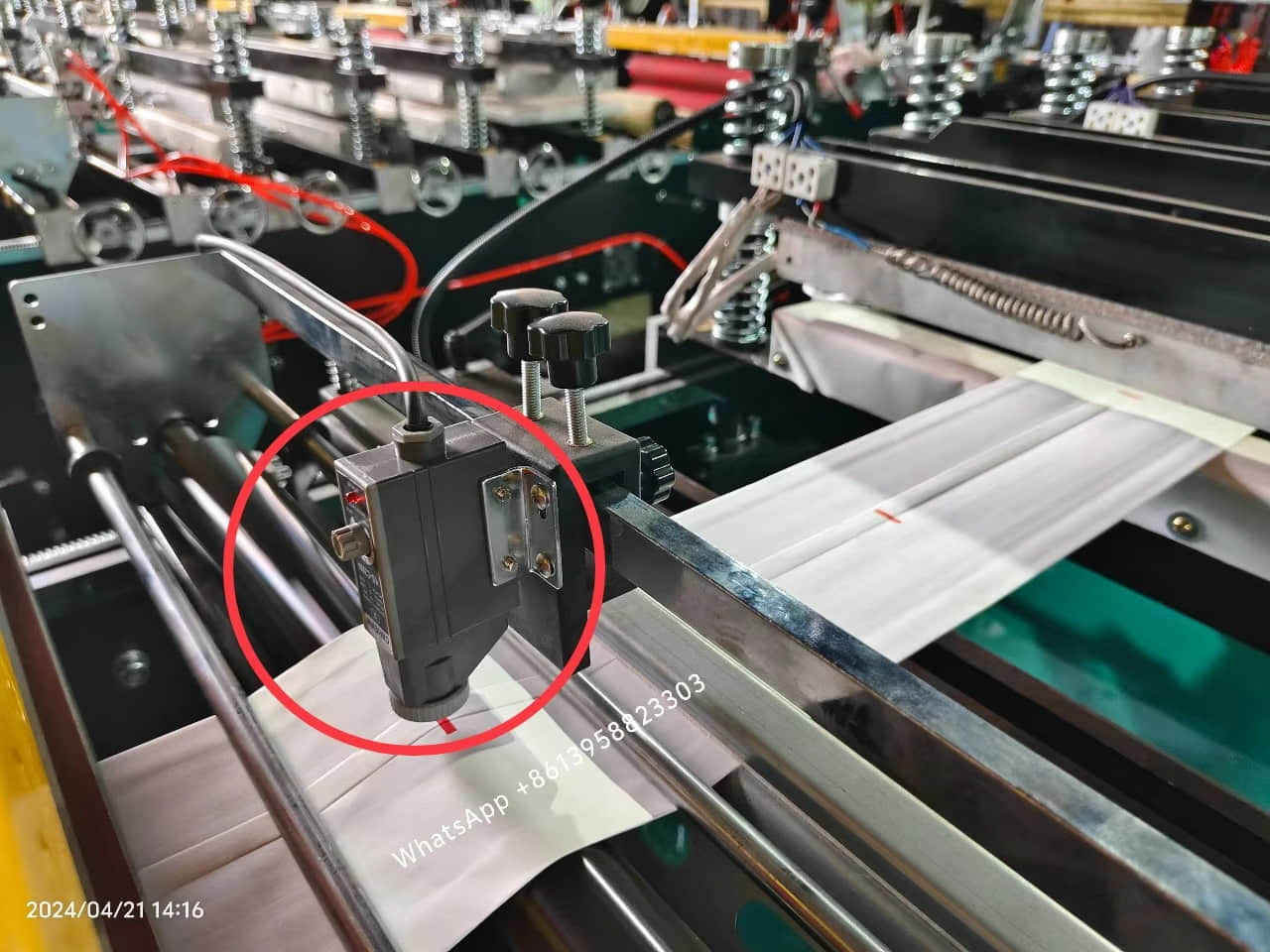 Máquina para fabricar bolsas con sellado central para laminación de bolsas alimentos y café MJ-350-B