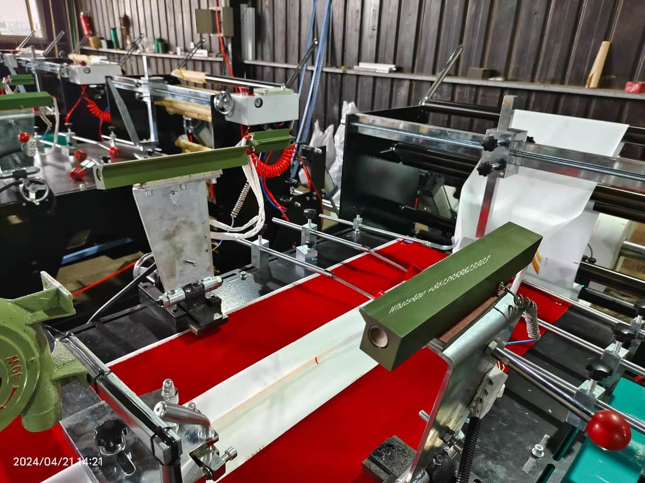 Máquina para fabricar bolsas con sellado central para laminación de bolsas alimentos y café MJ-350-B