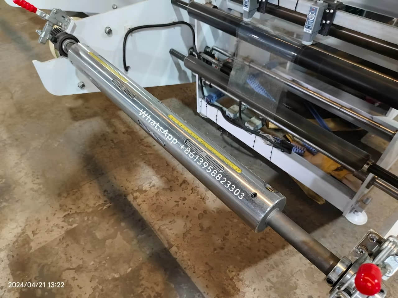 Máquina de costura de etiquetas adhesivas para películas retráctiles de PVC y PET Máquina de costura de etiquetas adhesivas para películas retráctiles de PVC y PET