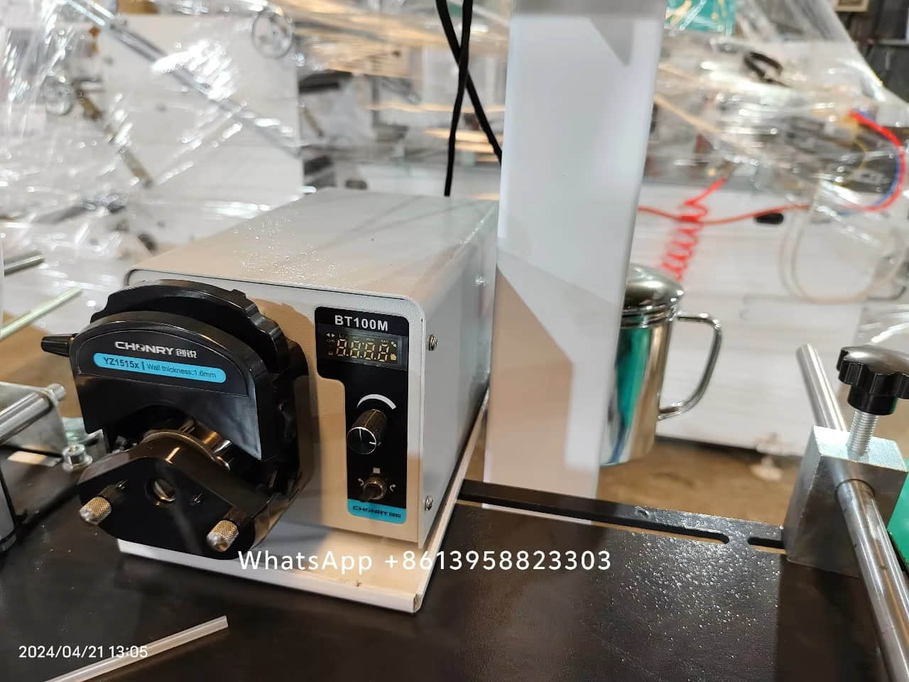 Máquina de costura de etiquetas adhesivas para películas retráctiles de PVC y PET Máquina de costura de etiquetas adhesivas para películas retráctiles de PVC y PET