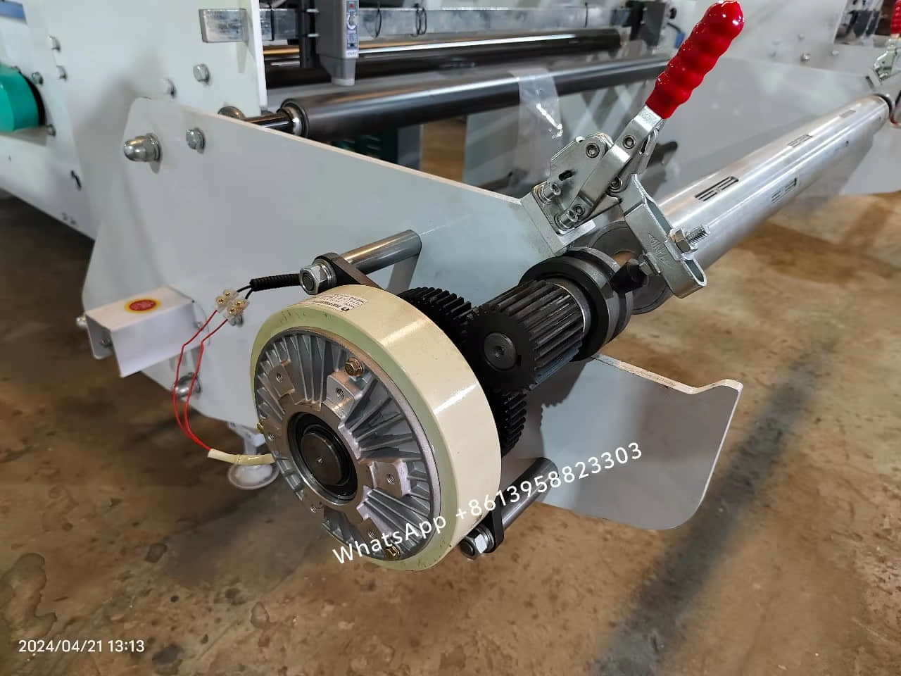 Máquina de costura de etiquetas adhesivas para películas retráctiles de PVC y PET Máquina de costura de etiquetas adhesivas para películas retráctiles de PVC y PET