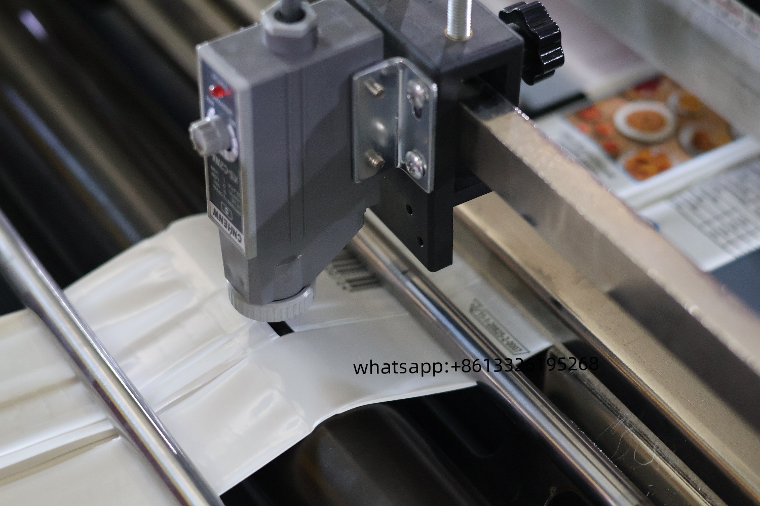 Máquina para fabricar bolsas con sello central y solapado: solución servo de alta velocidad