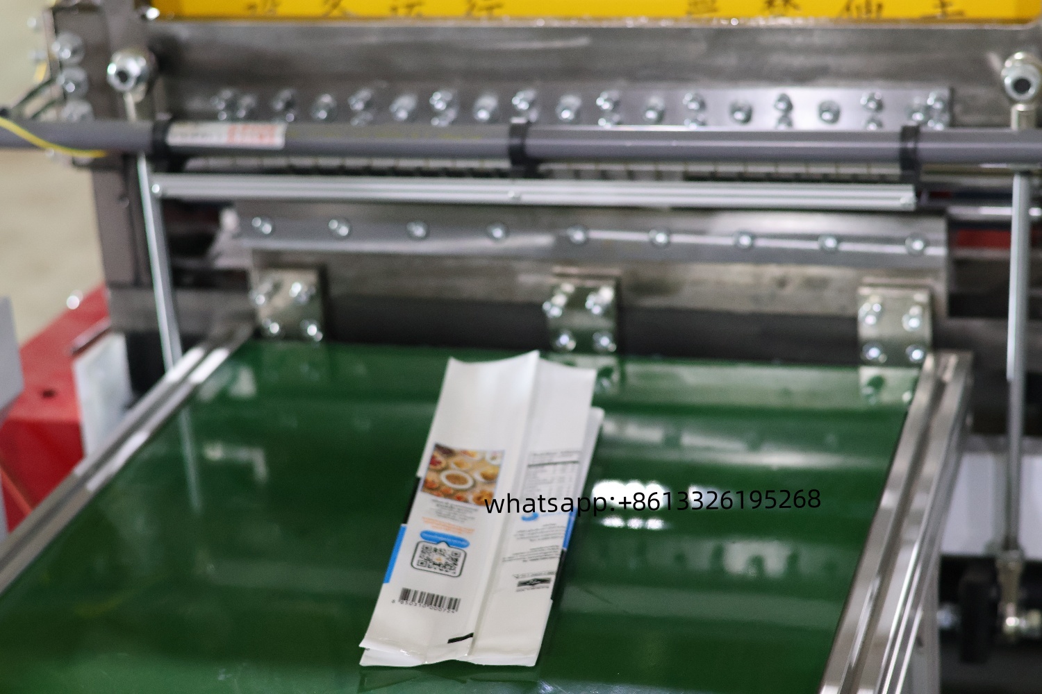 Máquina para fabricar bolsas con sello central y solapado: solución servo de alta velocidad