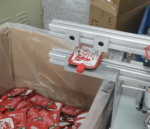 Máquina automática de inserción y sellado de boquillas para bolsas, paquetes con boquilla, soldadura