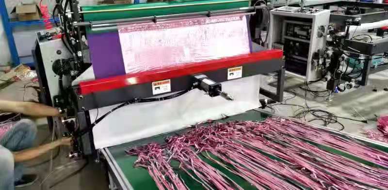 Máquina para fabricar cortinas de aluminio | Equipo para cortinas con flecos de oropel metálico Máquina para fabricar cortinas de aluminio | Equipo para cortinas con flecos de oropel metálico