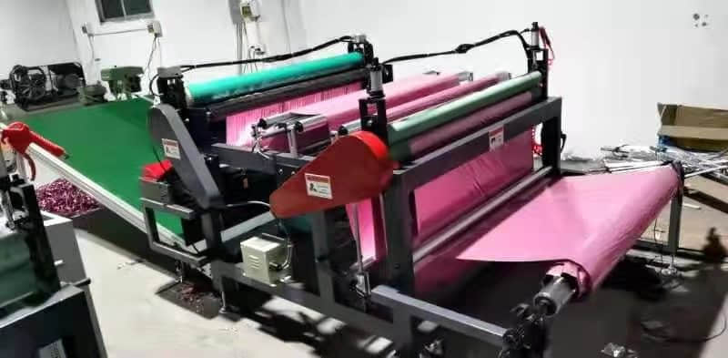 Máquina para fabricar cortinas de aluminio | Equipo para cortinas con flecos de oropel metálico Máquina para fabricar cortinas de aluminio | Equipo para cortinas con flecos de oropel metálico