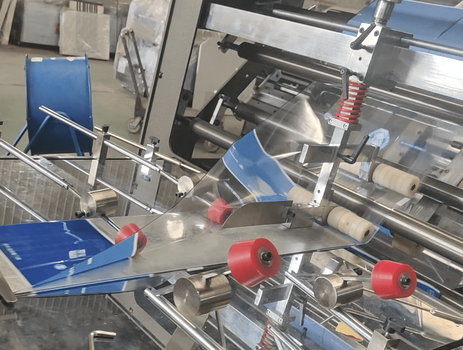 Máquina para fabricar bolsas con sellado de cuatro lados, de alta velocidad y alta calidad Máquina para fabricar bolsas con sellado de cuatro lados, de alta velocidad y alta calidad