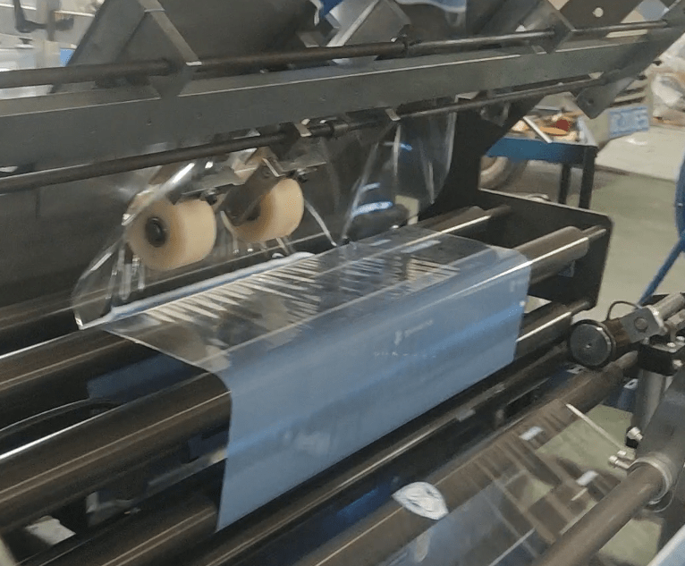 Máquina para fabricar bolsas con sellado de cuatro lados, de alta velocidad y alta calidad Máquina para fabricar bolsas con sellado de cuatro lados, de alta velocidad y alta calidad