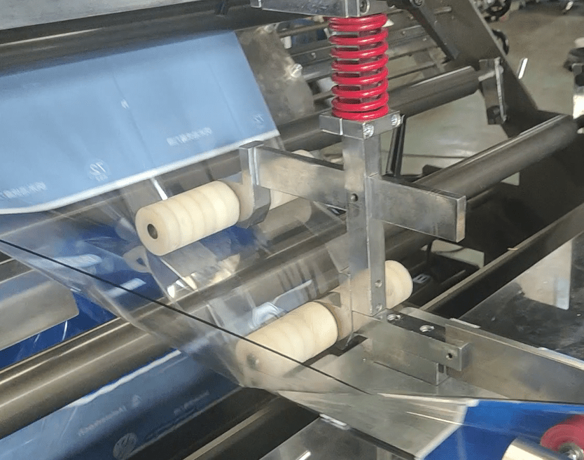 Máquina para fabricar bolsas con sellado de cuatro lados, de alta velocidad y alta calidad Máquina para fabricar bolsas con sellado de cuatro lados, de alta velocidad y alta calidad